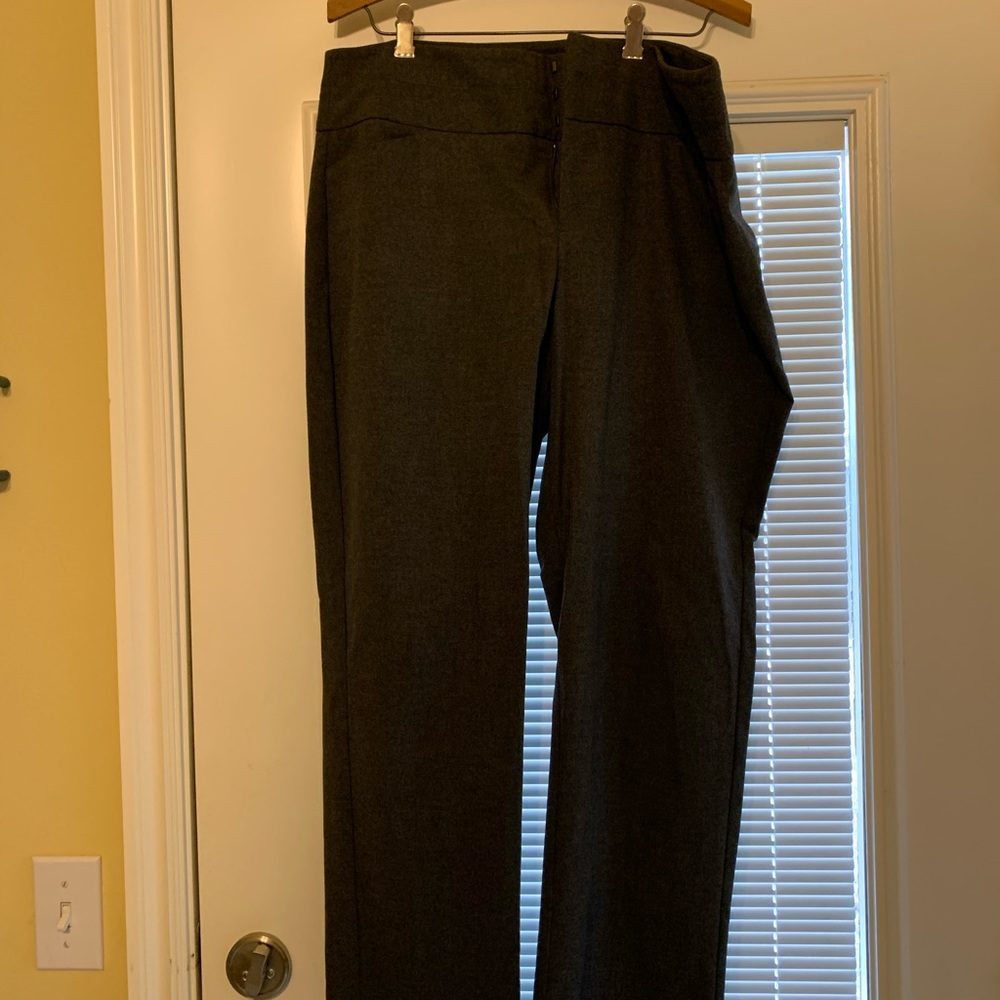 Gray ankle/crop slacks